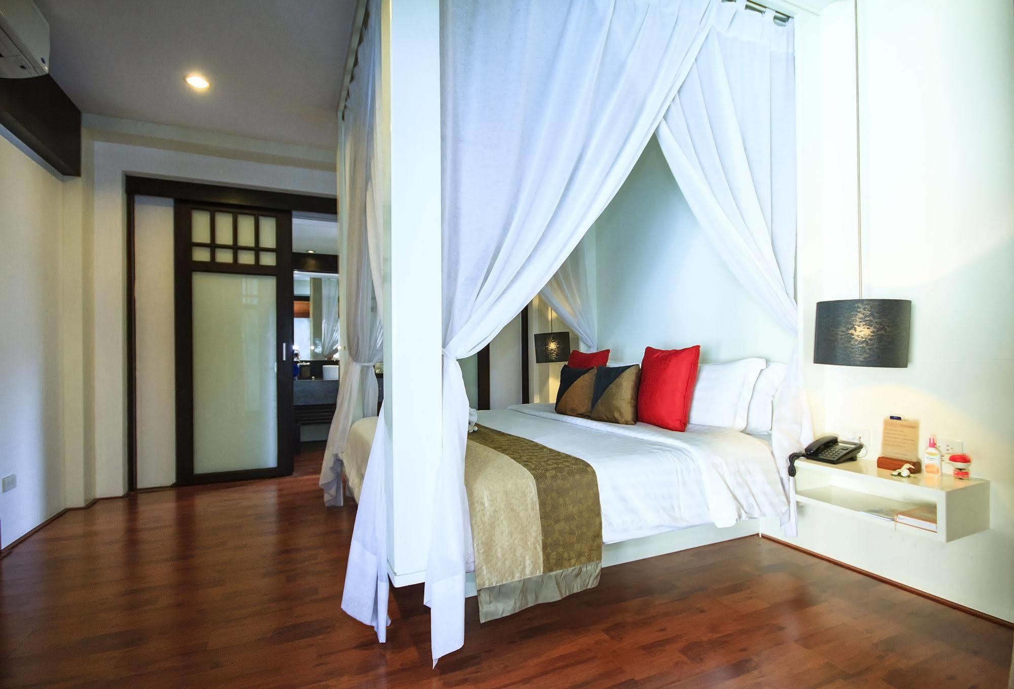 Pao Jin Poon Front * Ko Samui