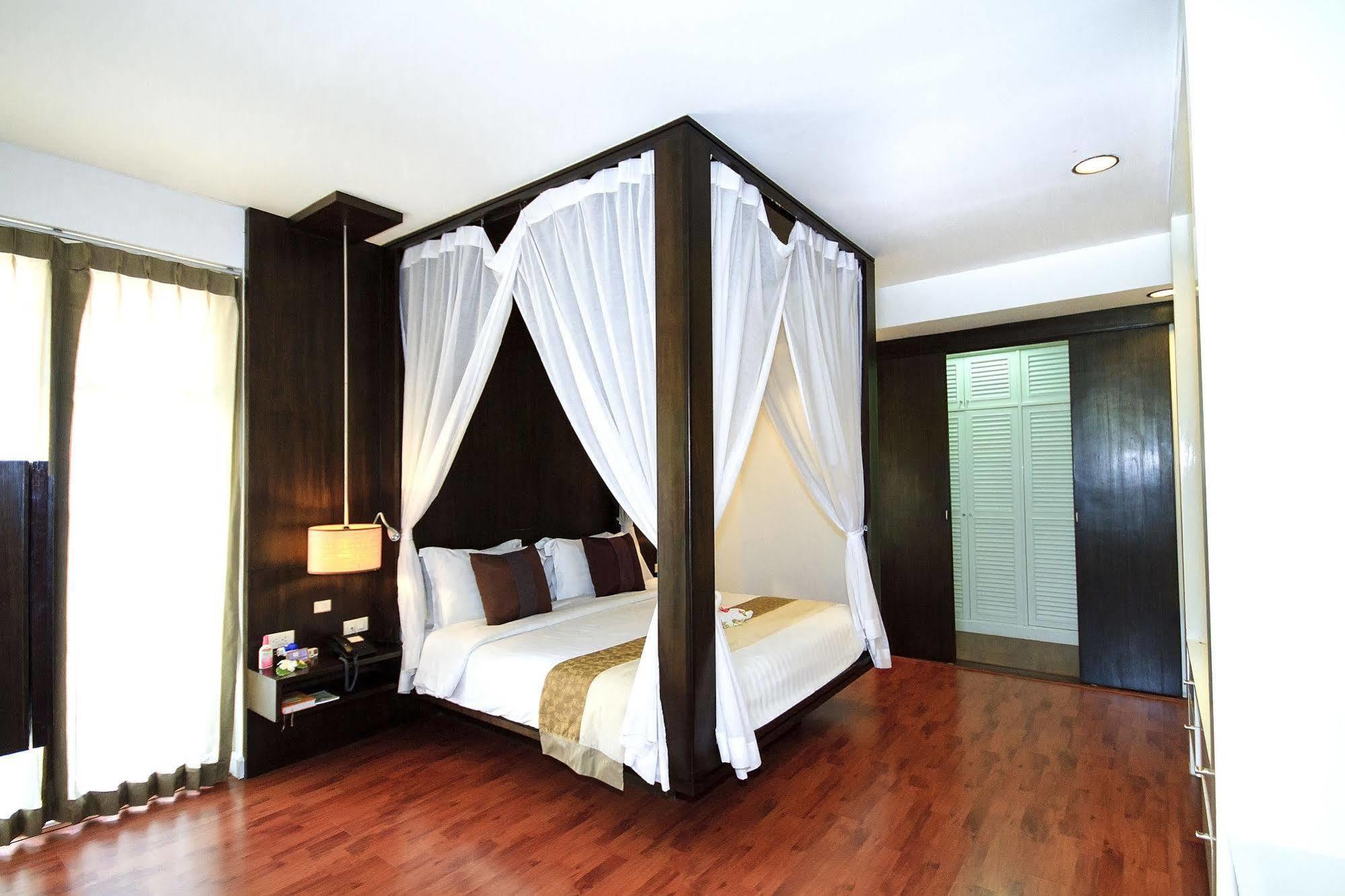 Pao Jin Poon Front * Ko Samui