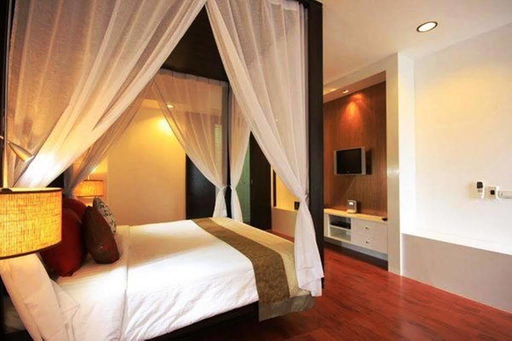 Pao Jin Poon Front * Koh Samui